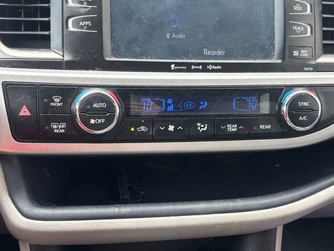 Used 2016 Toyota Highlander XLE image 12