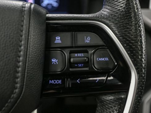 Used 2023 Toyota Tundra Platinum AWD/4WD image 37