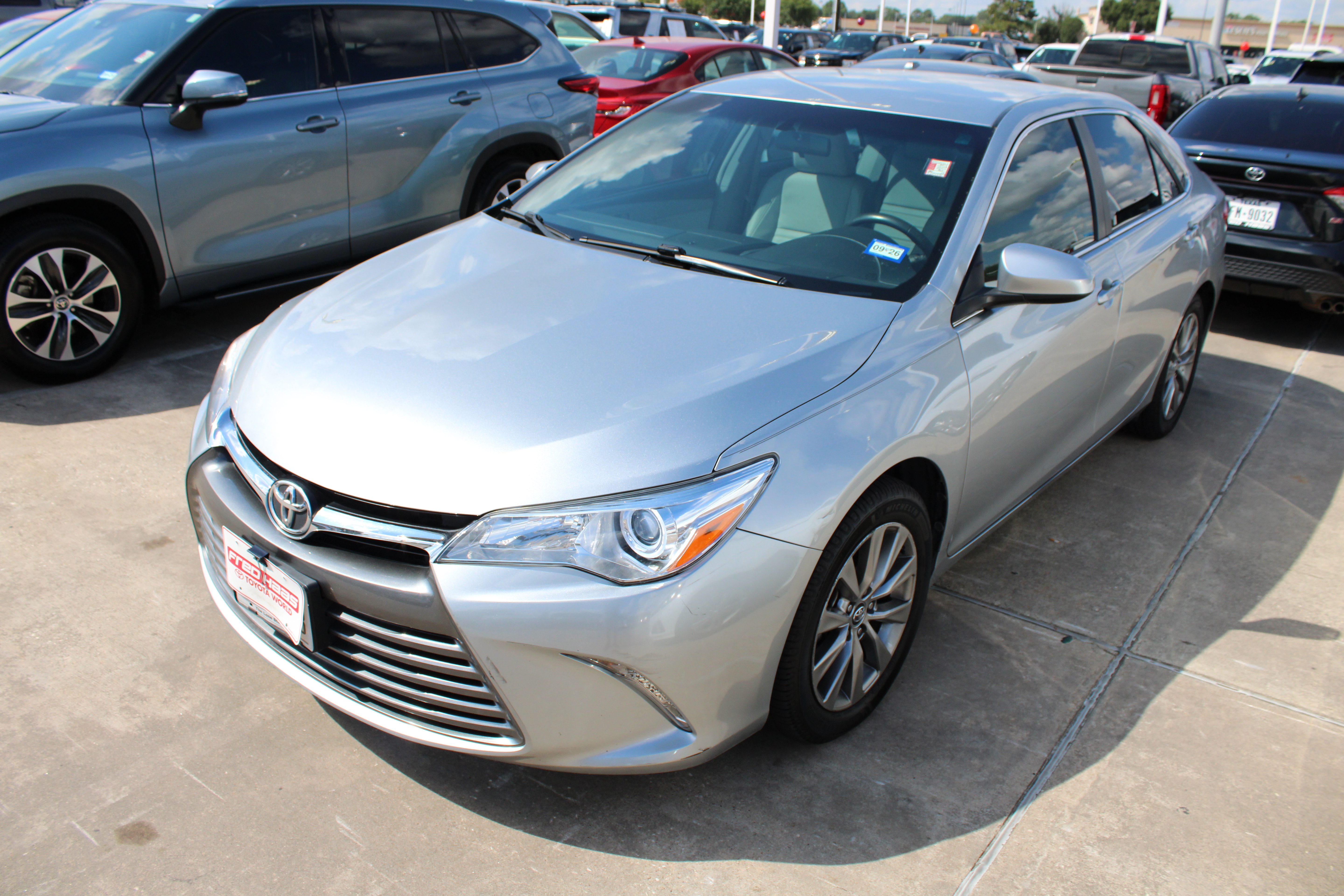 Used 2017 Toyota Camry XLE FWD image 6