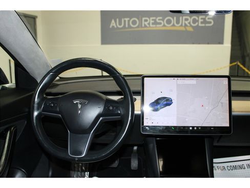 Used 2017 Tesla Model 3 Standard Range image 16