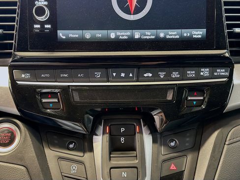 Used 2025 Honda Odyssey EX-L image 16