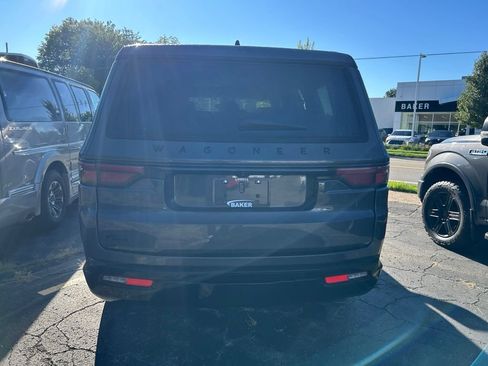 Used 2024 Jeep Wagoneer Series II AWD/4WD image 3