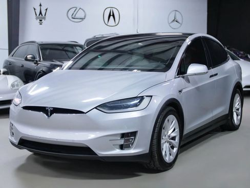 Used 2017 Tesla Model X 90D image 4
