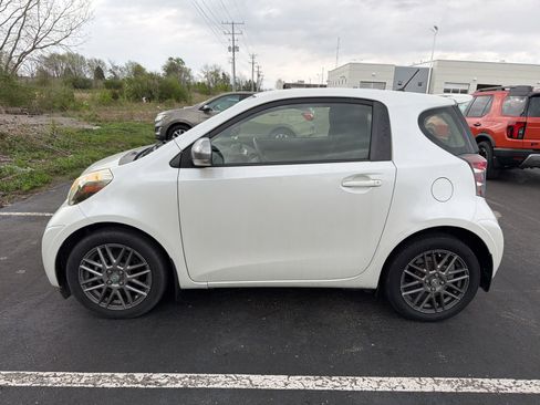 Used 2014 Scion iQ image 3