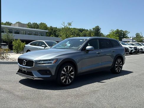 Used 2021 Volvo V60 T5 Cross Country w/ Advanced Package AWD/4WD image 3