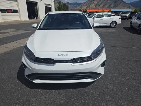 Used 2023 Kia Forte LXS FWD image 2