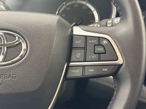 Used 2025 Toyota Highlander XLE AWD/4WD image 20