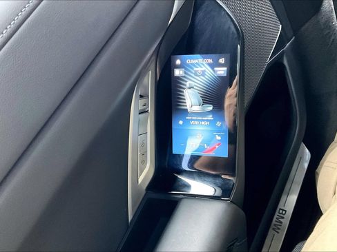 Used 2024 BMW i7 eDrive50 RWD image 10