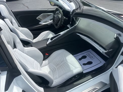 Used 2024 Chevrolet Corvette Stingray Premium Conv w/ Z51 Performance Package RWD image 9
