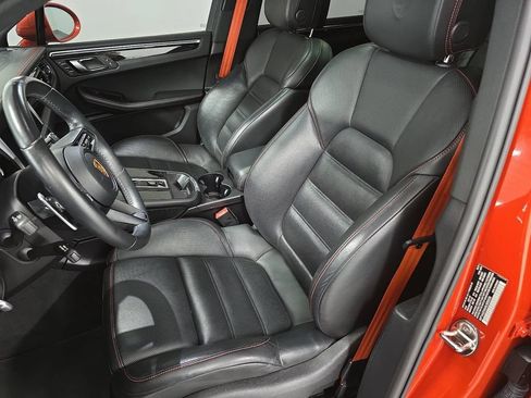 Used 2022 Porsche Macan AWD/4WD image 5
