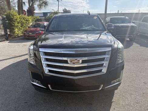 Used 2019 Cadillac Escalade ESV Luxury image 2