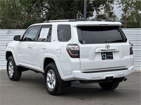 Used 2020 Toyota 4Runner SR5 Premium w/ Moonroof Package AWD/4WD image 3