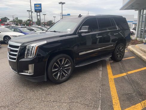 Used 2020 Cadillac Escalade Luxury RWD image 1