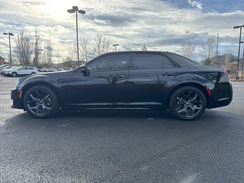 Used 2022 Chrysler 300 Touring L w/ Popular Equipment Group image 4