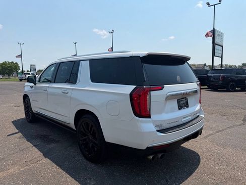 Used 2022 GMC Yukon XL Denali w/ Denali Ultimate Package AWD/4WD image 7