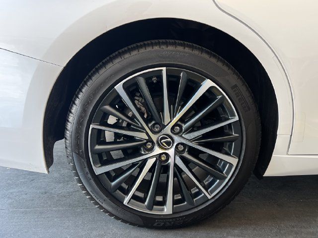 Used 2024 Lexus ES 300h w/ Premium Package FWD image 11