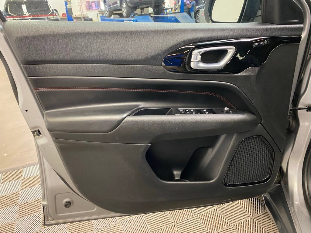 Used 2023 Jeep Compass Trailhawk AWD/4WD image 25