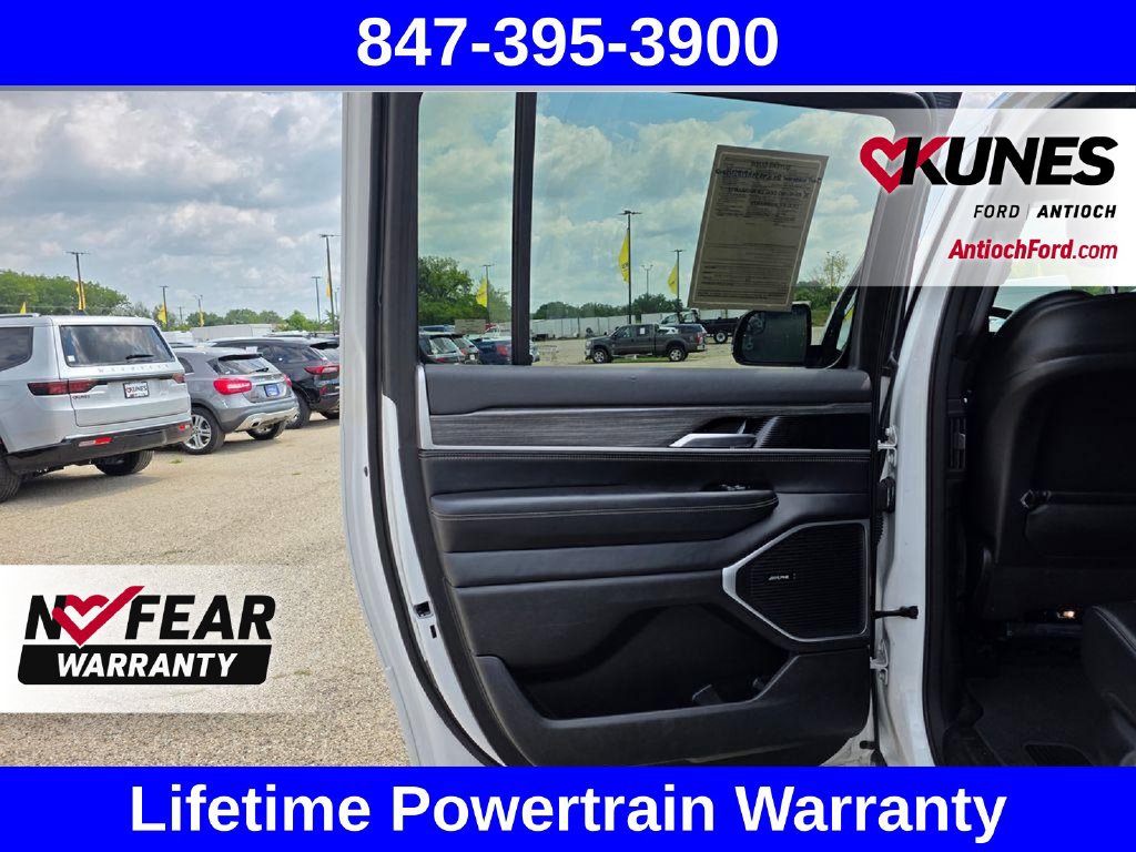 Used 2024 Jeep Wagoneer L Series II AWD/4WD image 25