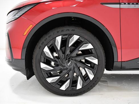 Used 2026 Lincoln Nautilus Reserve image 7