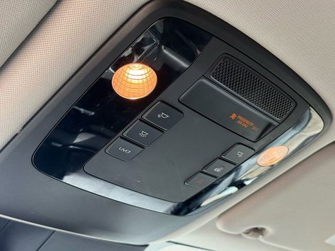 Used 2022 Kia Carnival EX FWD image 13