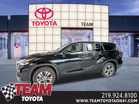 Used 2023 Toyota Highlander XLE image 1