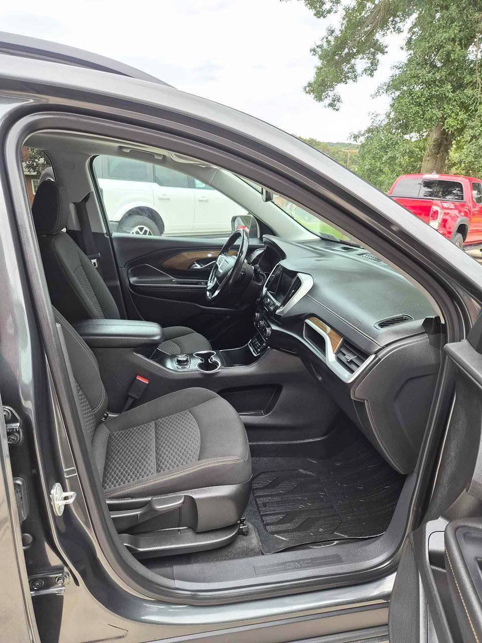 Used 2020 GMC Terrain SLE w/ Driver Convenience Package AWD/4WD image 8