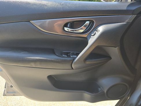 Used 2015 Nissan Rogue SV FWD image 19