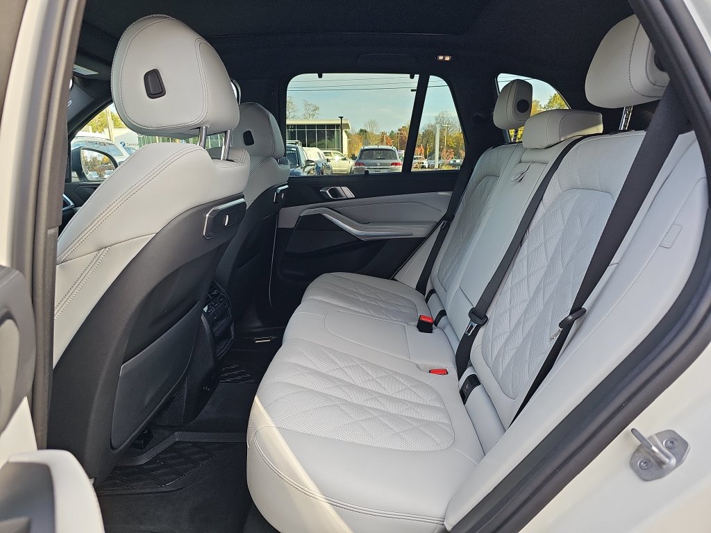 Certified 2024 BMW X5 xDrive40i w/ Premium Package AWD/4WD image 27