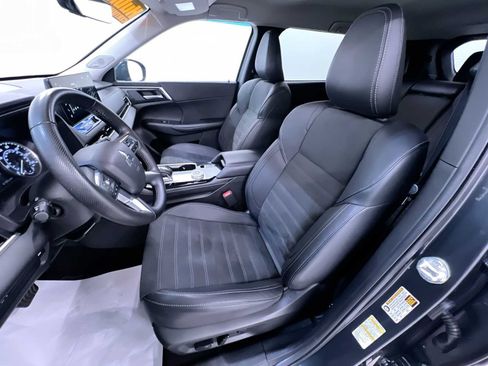 Used 2025 Mitsubishi Outlander SE AWD/4WD image 14