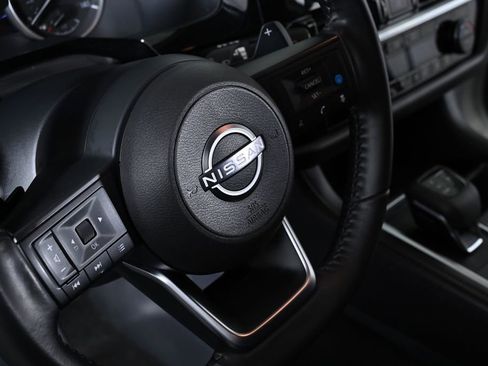 Used 2025 Nissan Pathfinder SV image 13