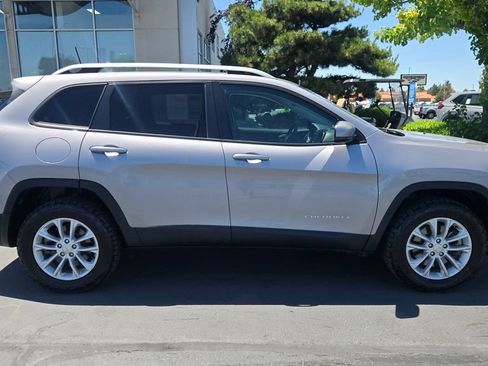 Used 2021 Jeep Cherokee Latitude AWD/4WD image 2