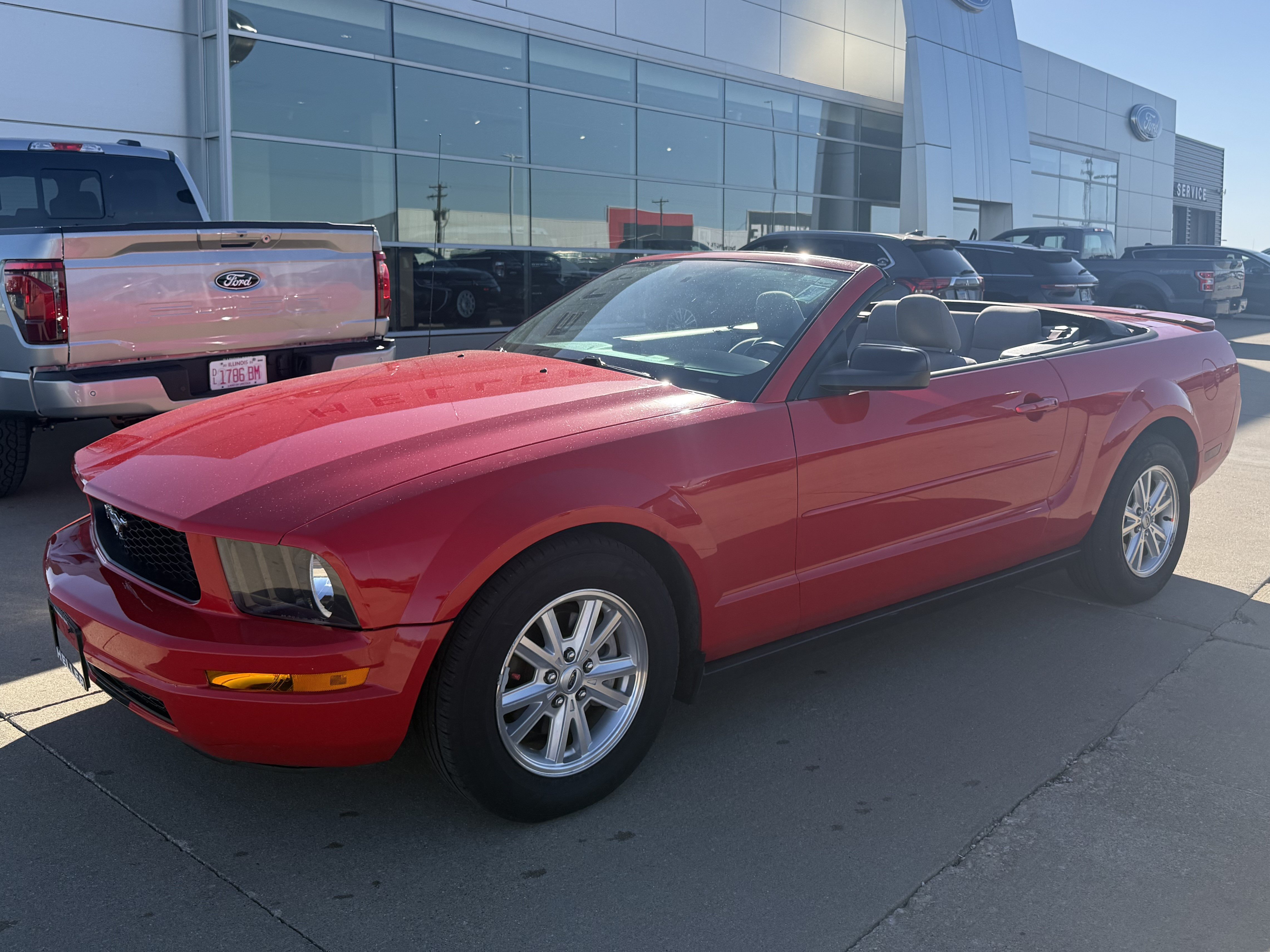 Used 2007 Ford Mustang Convertible RWD image 3