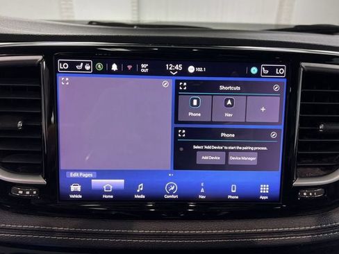 Used 2022 Chrysler Pacifica Limited FWD image 13
