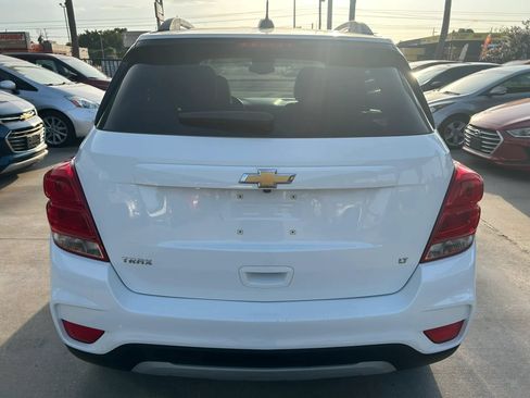 Used 2020 Chevrolet Trax LT w/ LT Convenience Package FWD image 4