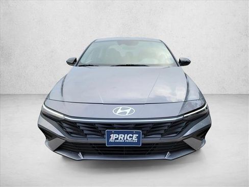 Used 2025 Hyundai Elantra Sport FWD image 2