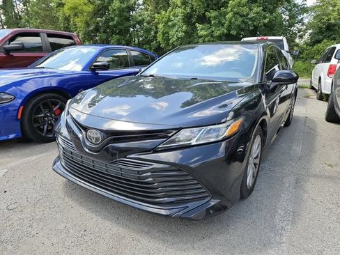Used 2018 Toyota Camry LE FWD image 2