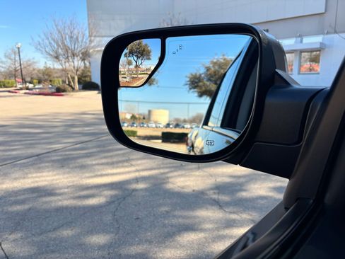 Used 2018 Nissan Titan SL image 30