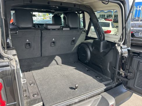 Used 2023 Jeep Wrangler Sahara image 33