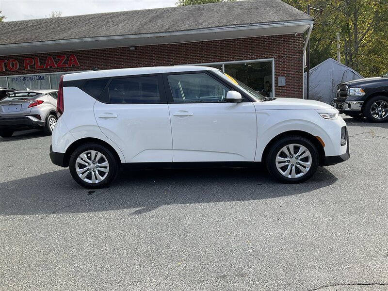 Used 2021 Kia Soul LX FWD image 4