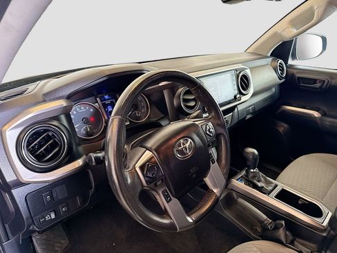 Used 2021 Toyota Tacoma SR5 w/ SR5 Appearance Package (SM) RWD image 11