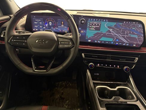 Used 2024 Chevrolet Traverse RS image 12