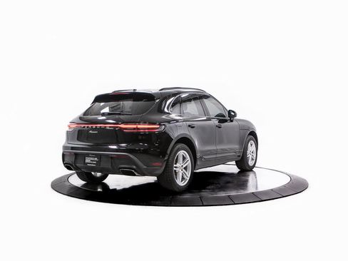 Certified 2023 Porsche Macan image 7