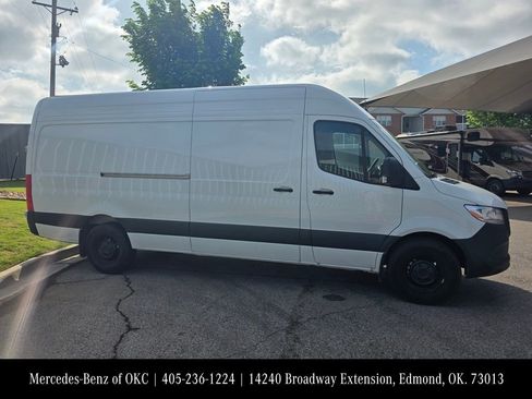 Used 2025 Mercedes-Benz Sprinter 2500 image 4