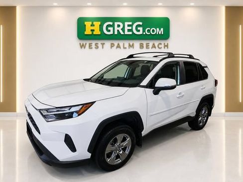 Used 2022 Toyota RAV4 XLE w/ Convenience Package AWD/4WD image 4