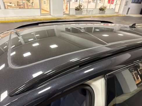 Certified 2025 Volkswagen Tiguan SE R-Line image 34