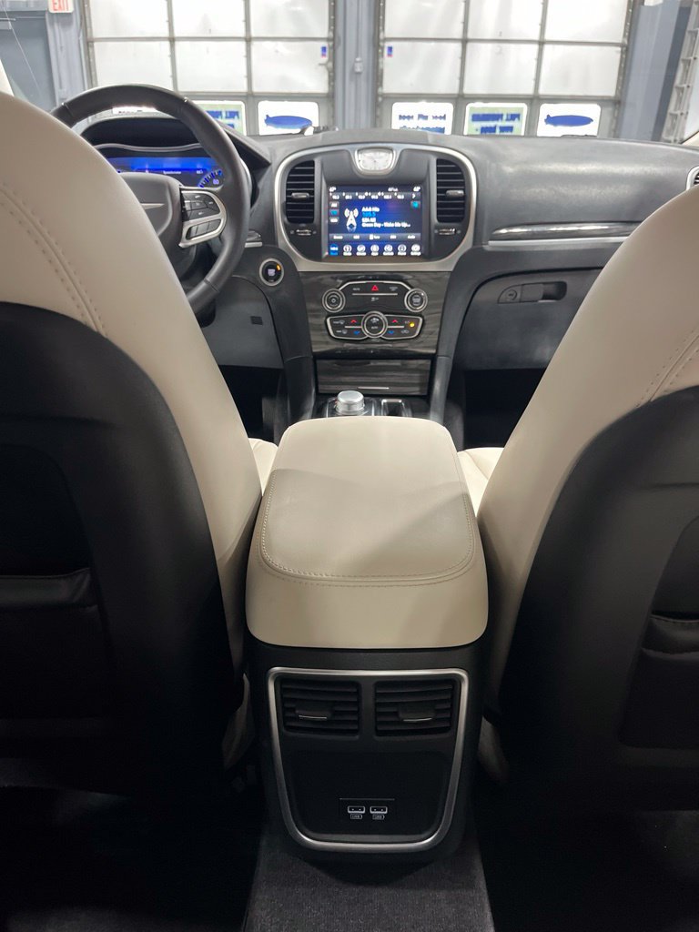 Used 2018 Chrysler 300 Touring L RWD image 34