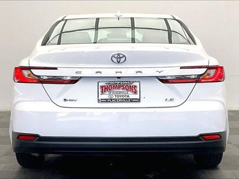 Used 2025 Toyota Camry LE image 3