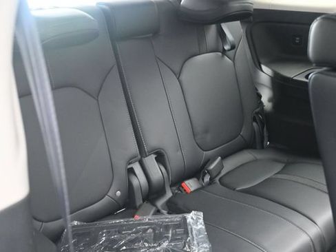 Used 2025 Honda Pilot EX-L image 18