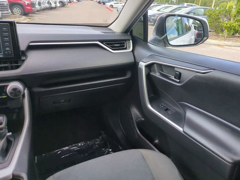 Used 2022 Toyota RAV4 LE FWD image 16