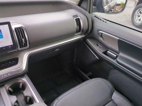 New 2025 Ford Expedition Platinum w/ Driver's Package image 17